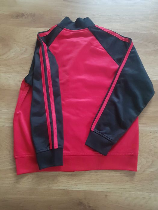Czerwona bluza 134