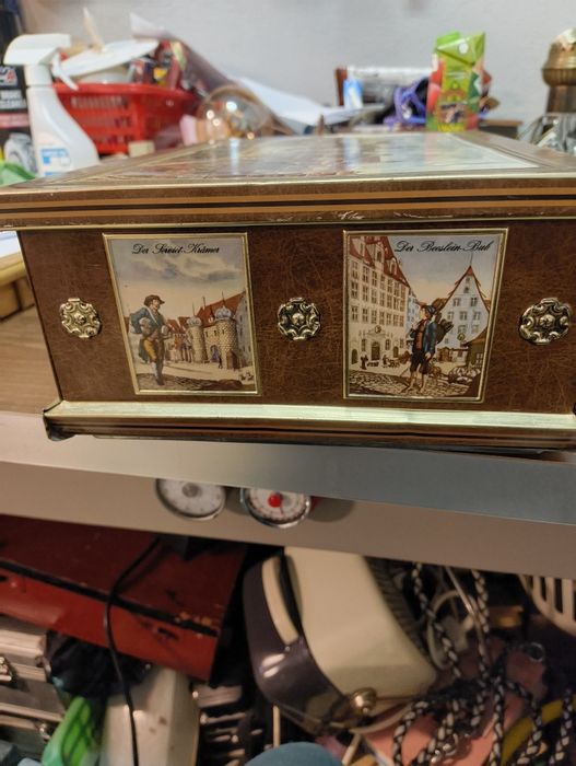 Orginalny metalowy pojemnik