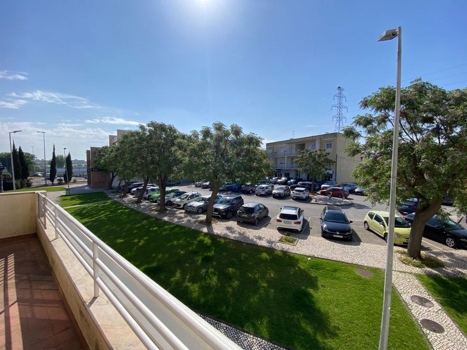 Escritórios/Gabinetes na Quinta do Conde – Tudo Incluído (Desde 200€)