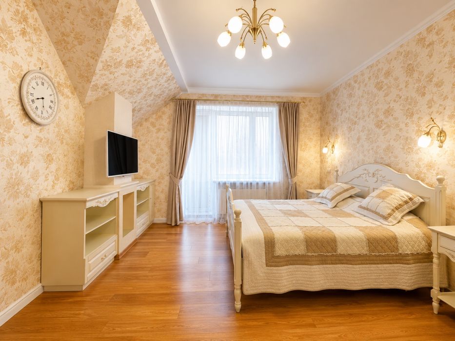 Продаж будинку Центр міста 280м2 ,6 соток ,5 кімнат , гараж №1774
