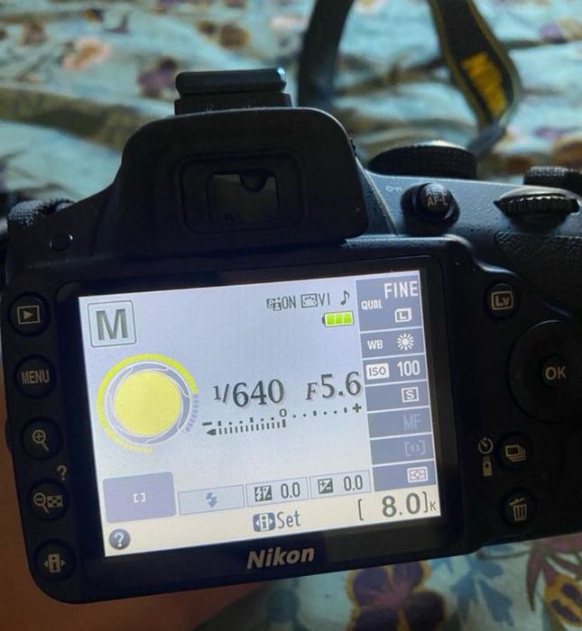 Reflex Nikon D3200 + AF-S DX 18-55mm f/3.5