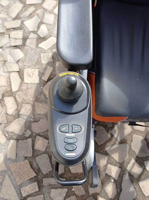 Cadeira de rodas elétrica