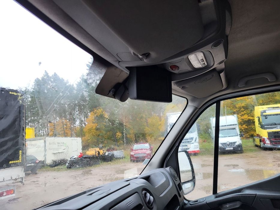 Свіжопригнаний Рено мастер 2018 року