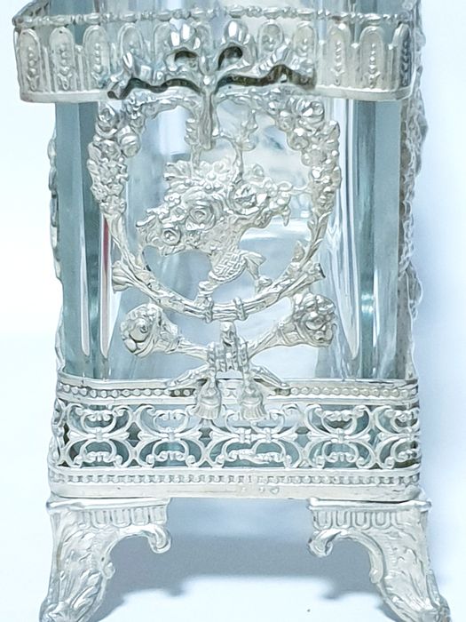 Rara pequena antiga jardinieira com armação banhada em prata Sec. XIX