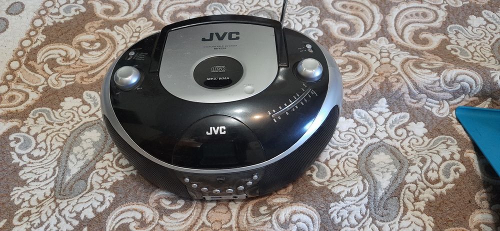 Неробочий JVC програввч (не дає звуку, щось з підсилювпчем)