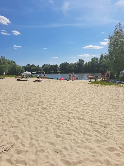 1 линия от Десны, участок 30 соток. 15 км. от Киева в Зазимье (сады).