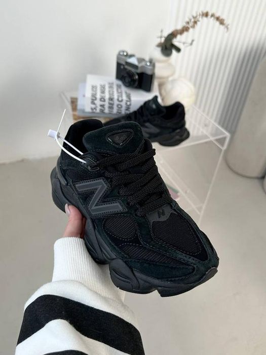 Чоловічі кросівки New Balance 9060 Triple Black преміум