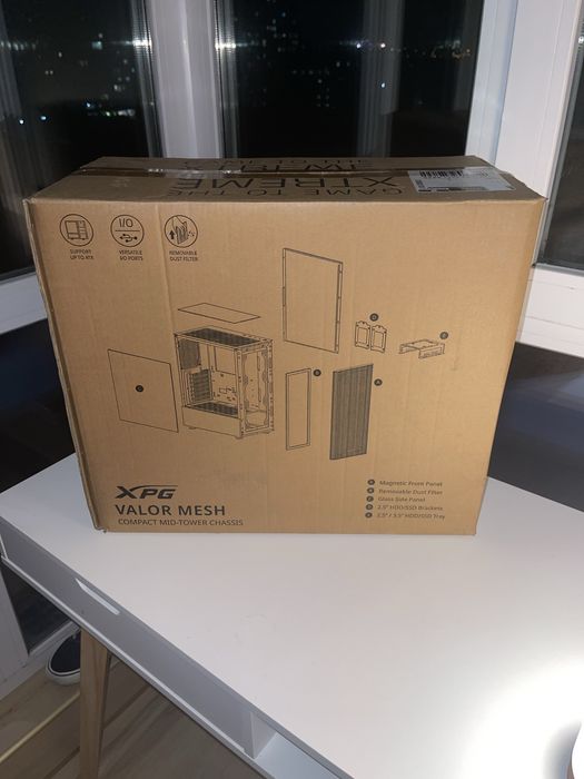 Корпус XPG Valor Mesh Tempered Glass