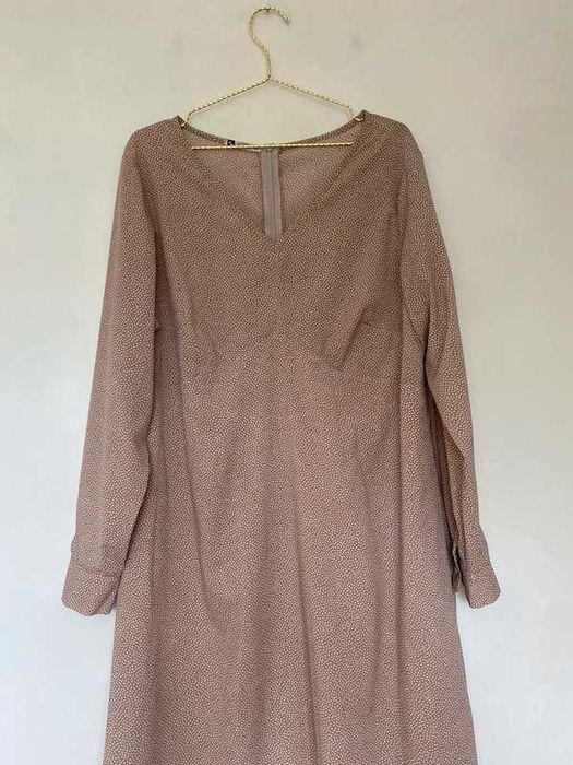 Beżowa sukienka maxi 48 4XL w kropki plus size elegancka szyta na miar