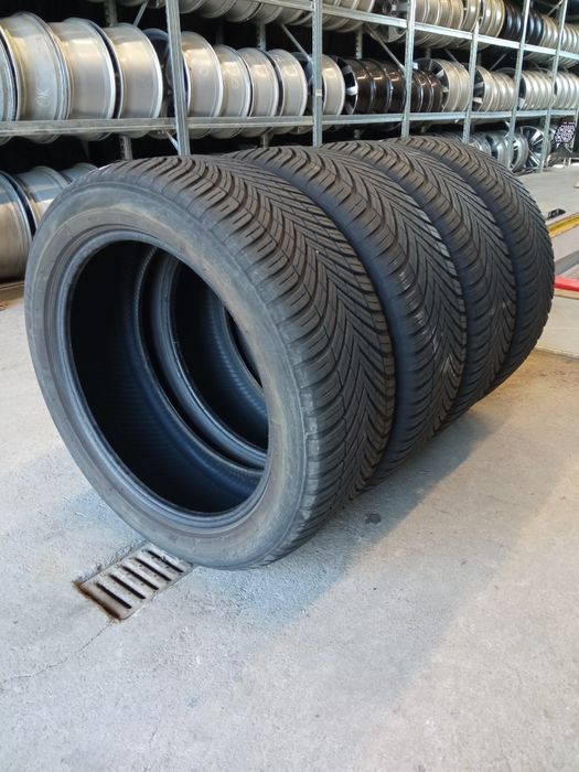 Komplet opon 225/50R18 99W  Toyo Celsius AS2