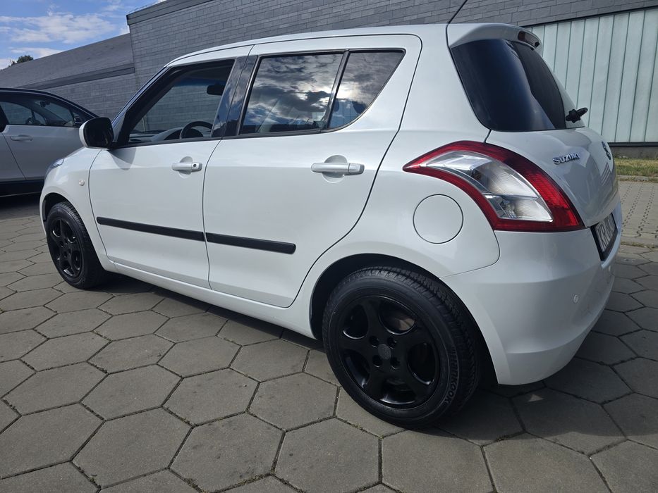 SUZUKI SWIFT biała perła