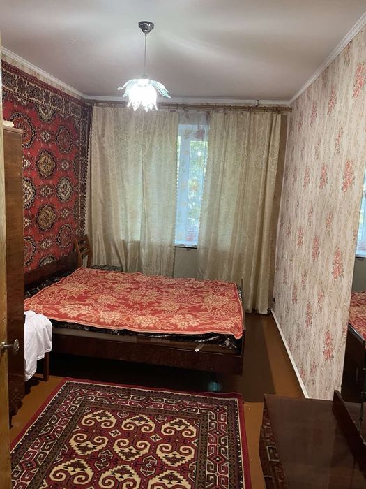 Продам 4к квартиру Яновського