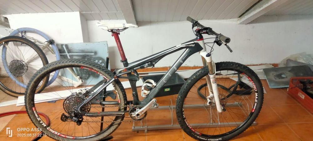 Bicicleta Cube suspensão total tamanho M