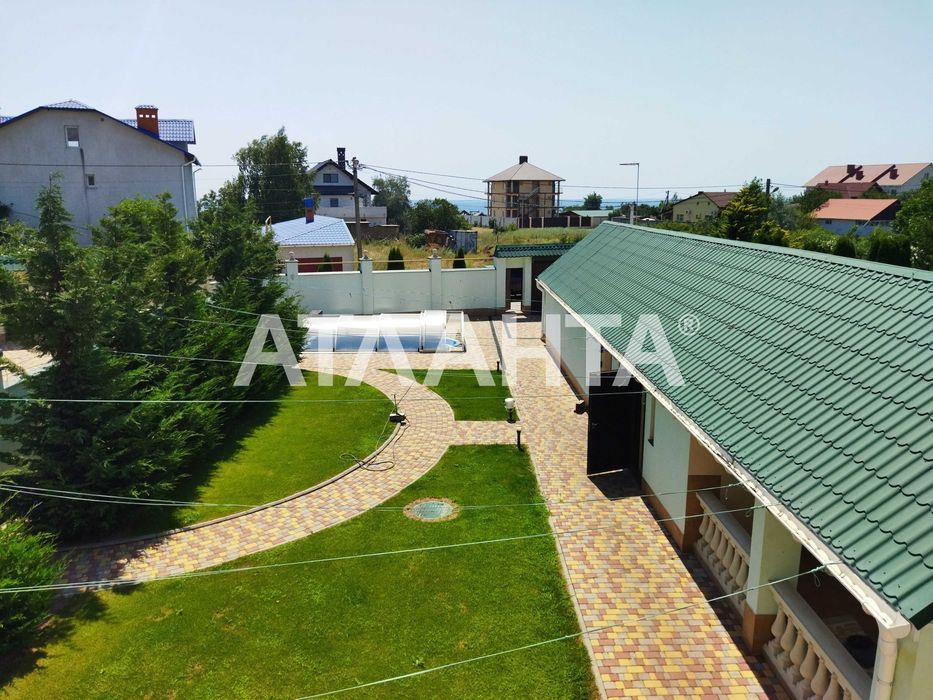 Будинок з басейном біля моря на 7 сотках