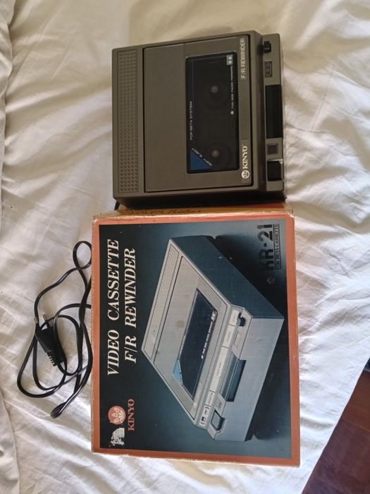 Gravador e reprodutor de vídeo cassettes