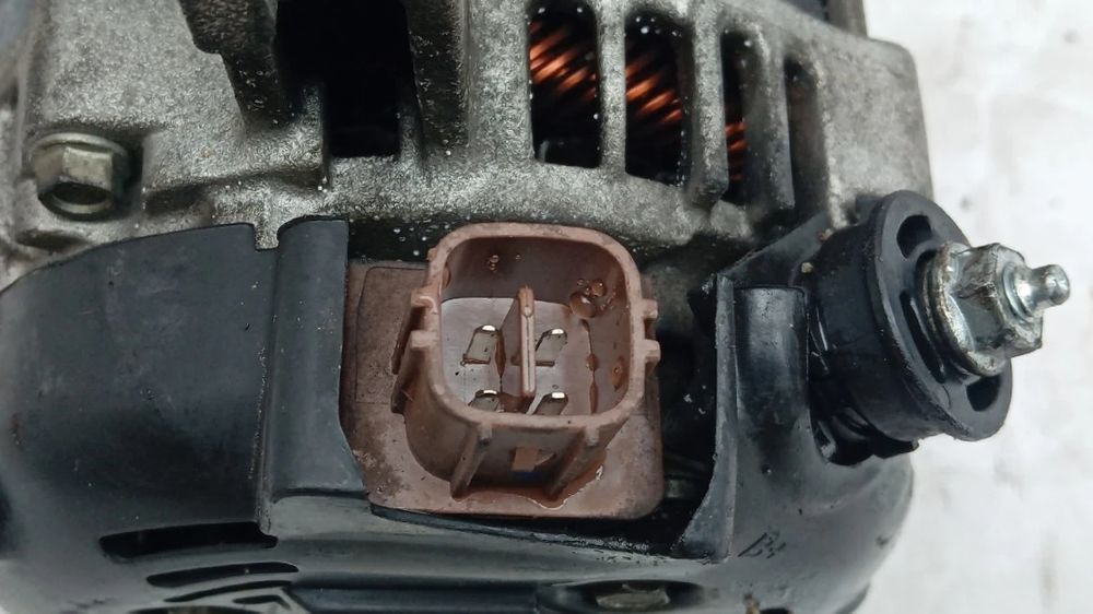 Alternador TOYOTA Avensis Wagon (_T27_)