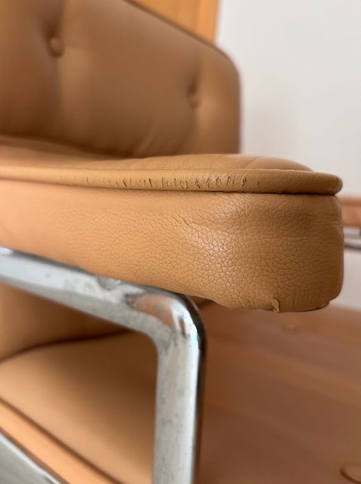 Cadeira Réplica "Eames Executive Chair"
