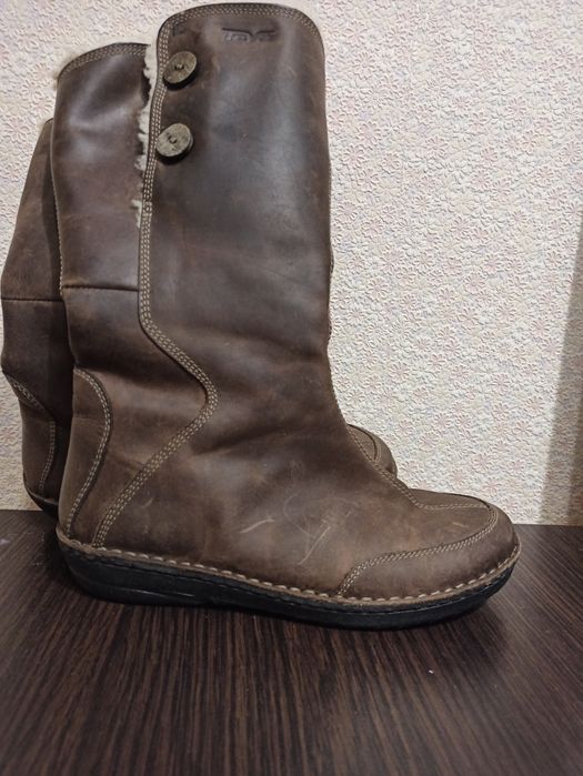 Teva чобітки зимові 38