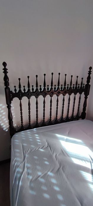 Cama casal vintage , madeira maciça.