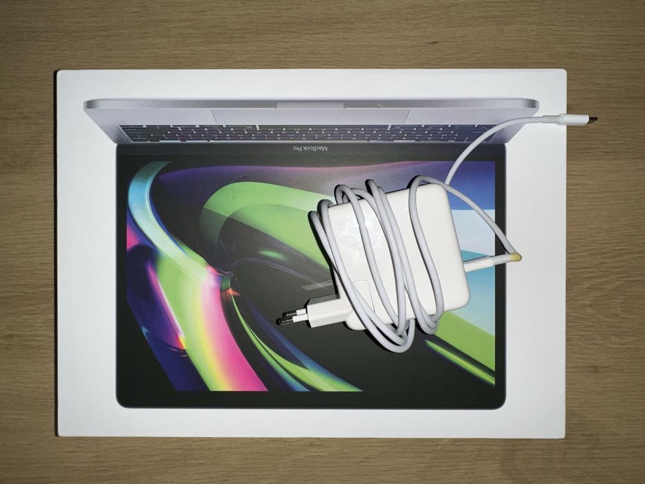 MacBook Pro 13″ M2, 8/256 GB, Space Gray, 2022 року