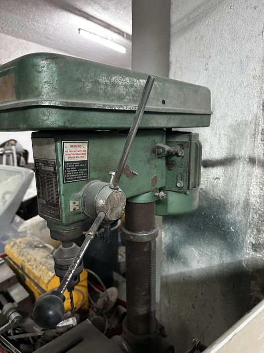 Furadeira de Coluna DP16UL – 3/4 HP | 13” Swing