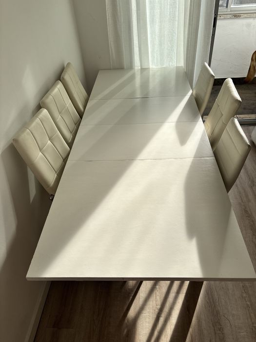 Mesa de madeira branca dobrável e 6 cadeiras