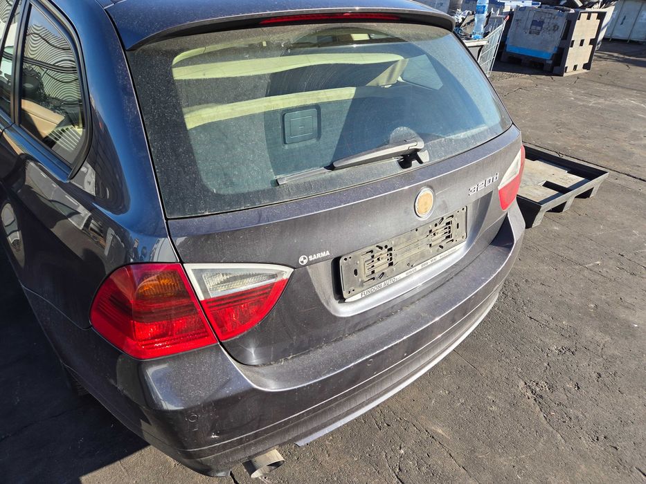 BMW E90/E91 A22/7 Kompletna klapa bagażnika