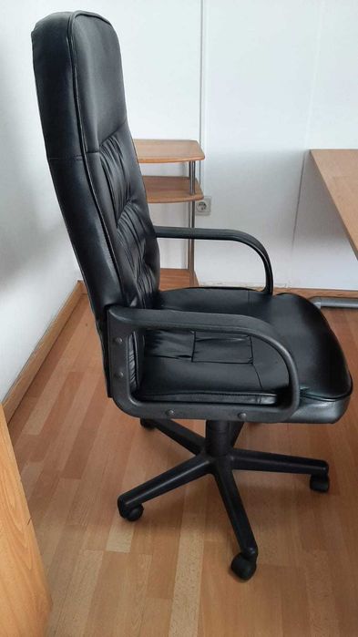 Lindas cadeiras de encosto alto e Cadeira executivo