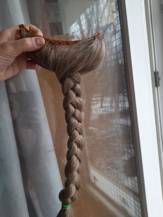 Волосы на заколках