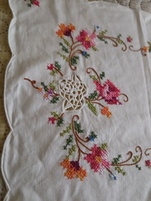 Naperon retangular em ponto de cruz