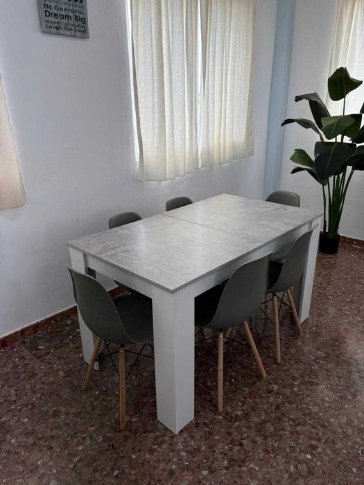 Mesa nova com cadeiras - liquidação total