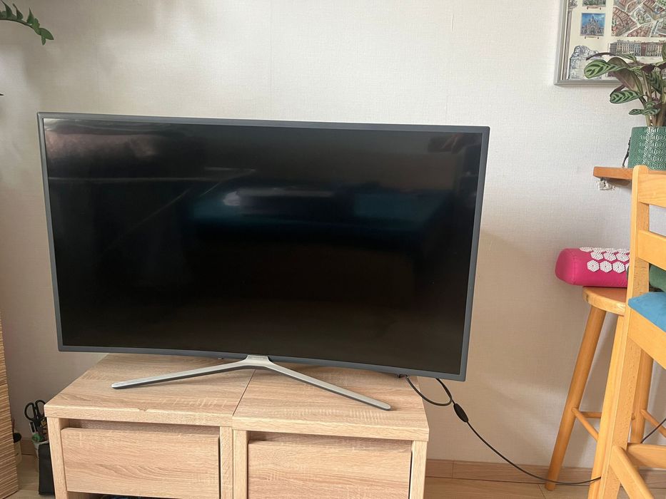 Telewizor Samsung pilot model UE49M5599AU