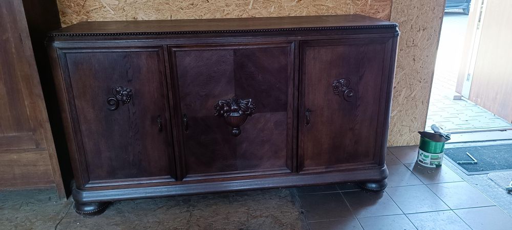 Stary drewniany kredens vintage rzeźbiony komoda