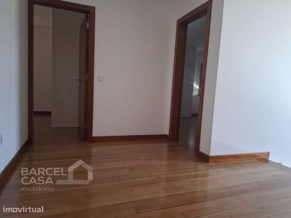 Moradia T4+1 Exclusiva em Tamel São Veríssimo | A 5 Minutos do Cent...