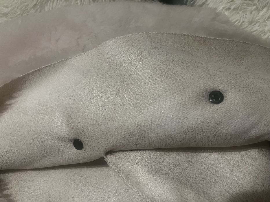 Білий полушубок з вовни