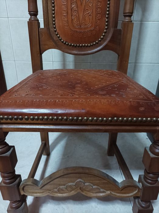 Leather Chairs64285656074371121