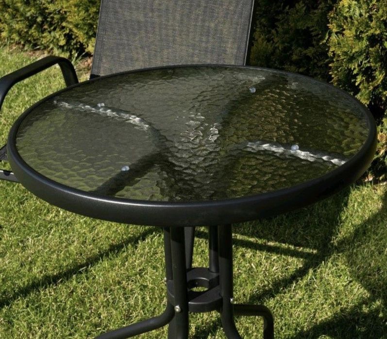 Stolik i dwa krzesła