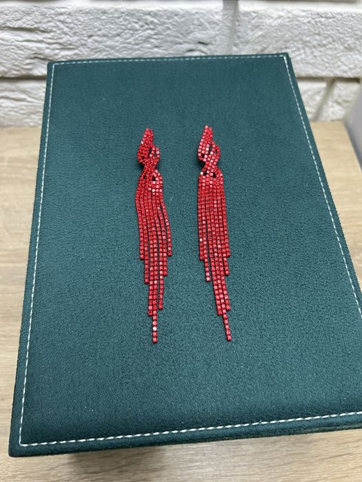 Nowe luksusowe kolczyki „Czerwony Diament”.