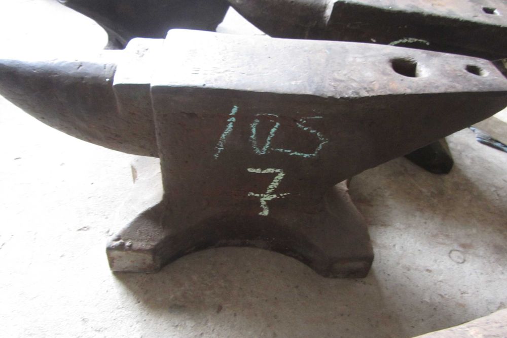 Kowadło dwurożne waga 230 kg