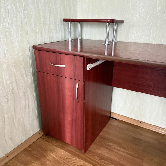 Письмовий стіл. Компютерний