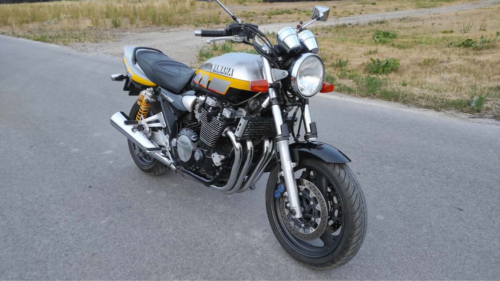 Yamaha XJR 1300 (1999) | Custom Bruno 2-Color | ÖHLINS |