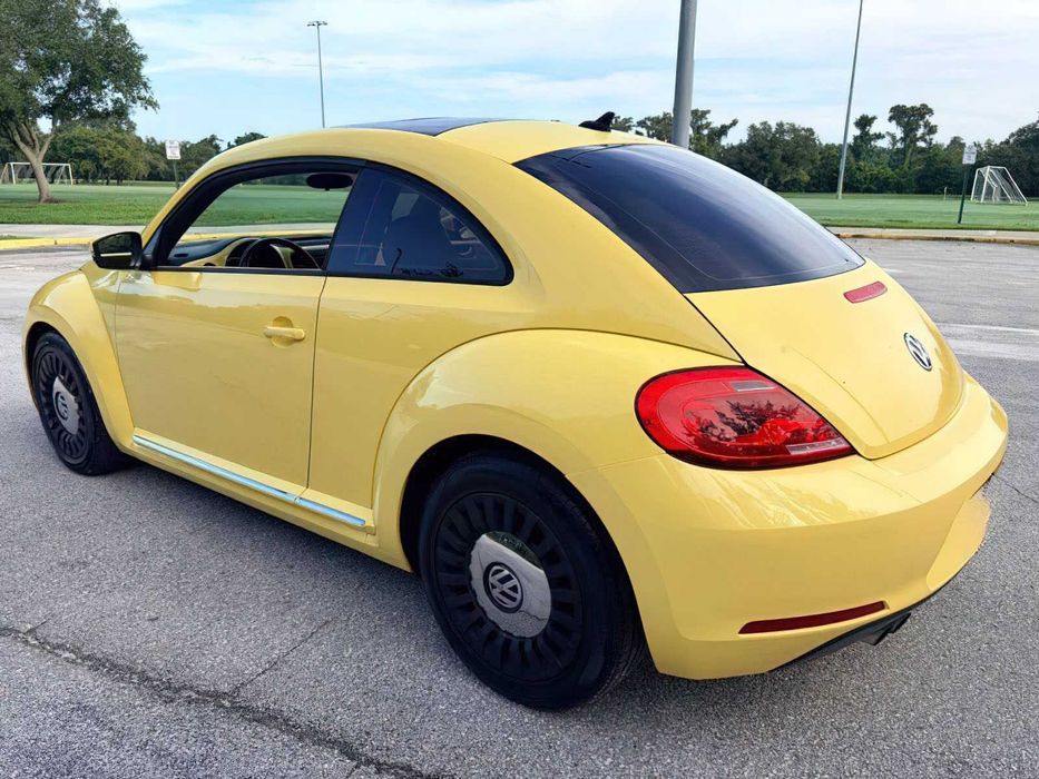Volkswagen Beetle      2015