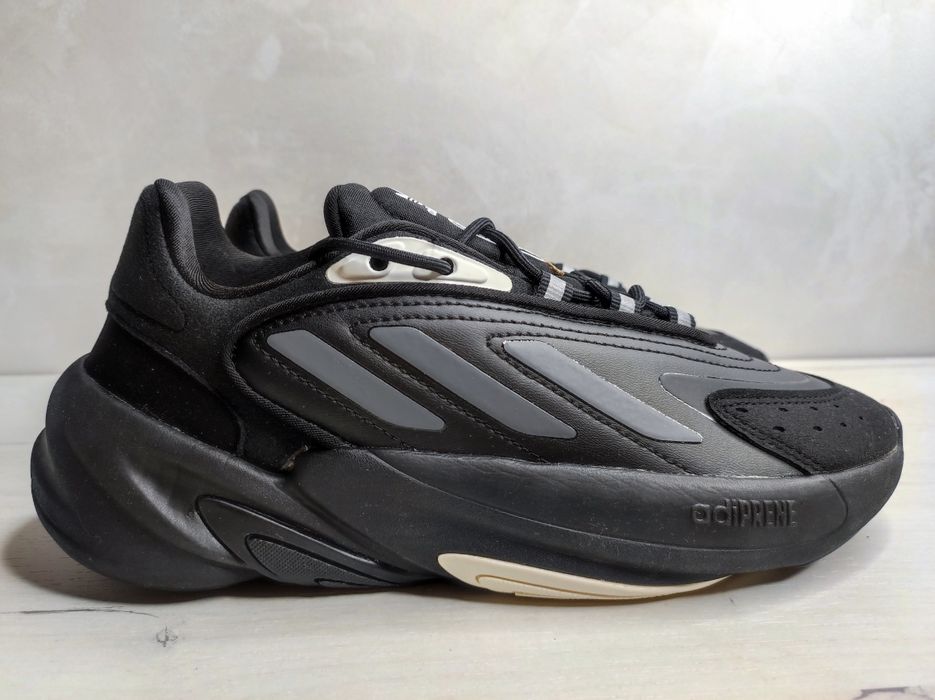 Кросівки adidas  ozelia originals