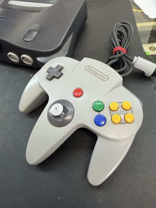 Konsola Nintendo 64 + pad + 2 gry i zasilacz, Ratytas