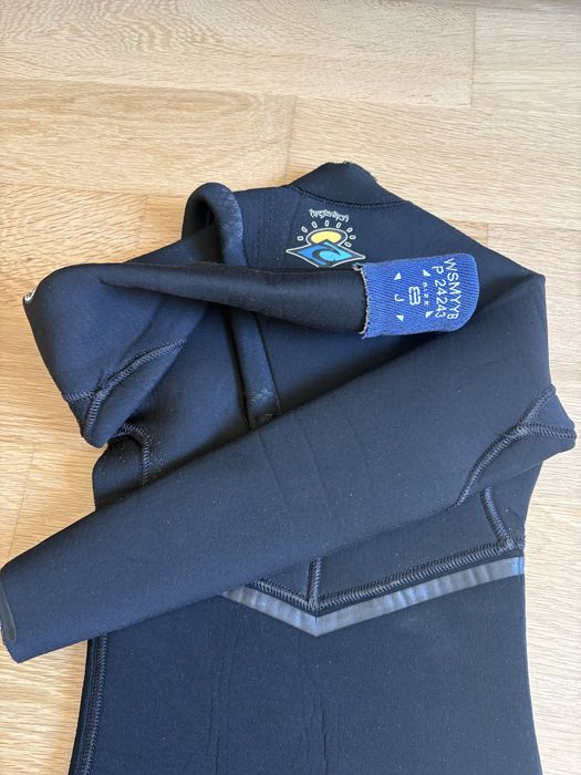 Fato de surf Rip Curl, modelo FLASH/BOMB 4/3 SEALED tamanho 8 anos.