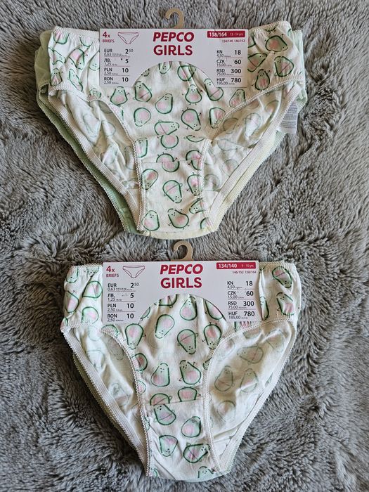 Трусики на дівчинку нові