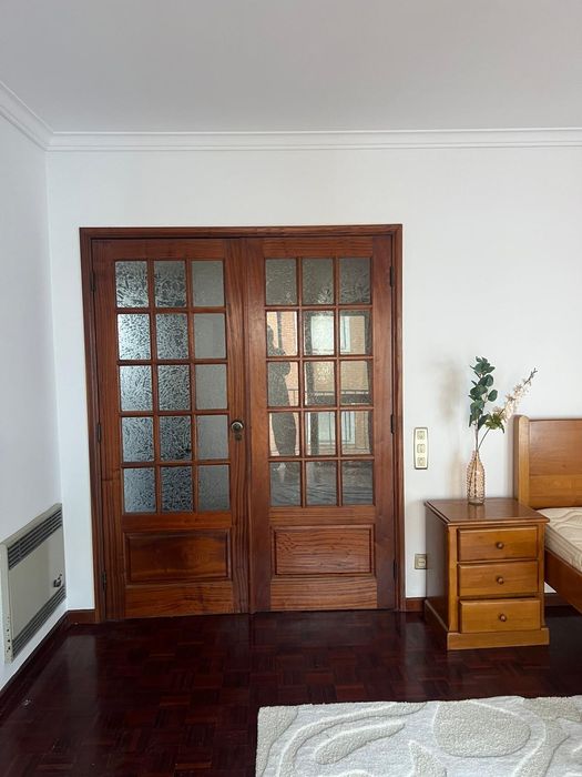 Alugo Quarto en:  São Martinho 47A, em ambiente limpo, e tranquilo para pessoa com trabalho estável, ou estudante universitário.