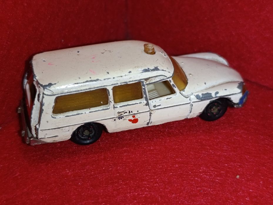 Majorette Ambulância DS 21