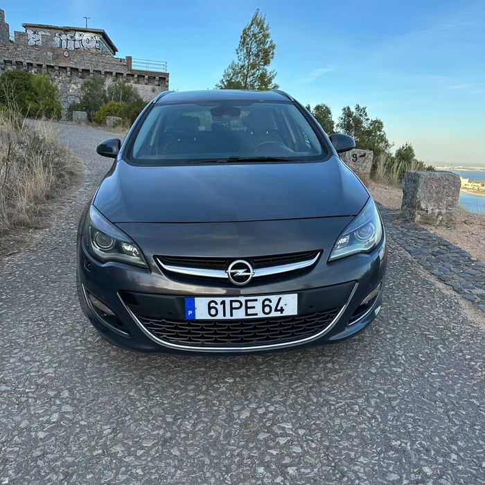 Opel astra j sports tourer — photo 2