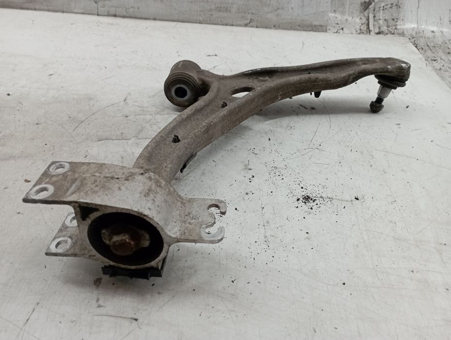 Braço de suspensão frente esquerdo - MERCEDES-BENZ A-CLASS (W176) | 12 - 18